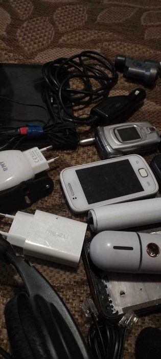 Неробочі та під ремонт гаджети одним лотом
