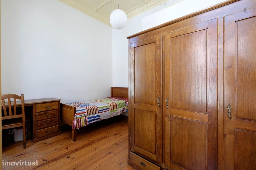 59455 - Quarto individual, com varanda, em casa...