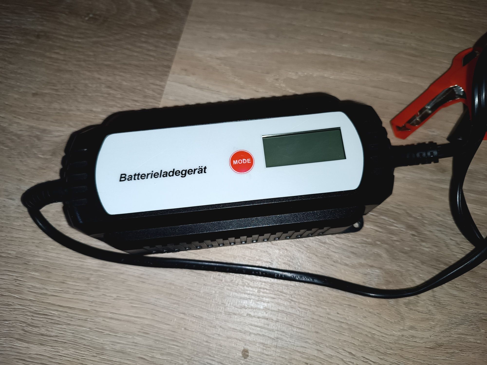 Ładowarka do akumulatora 6V 12V 3.8A LCD mikroprocesorowa prostownik
