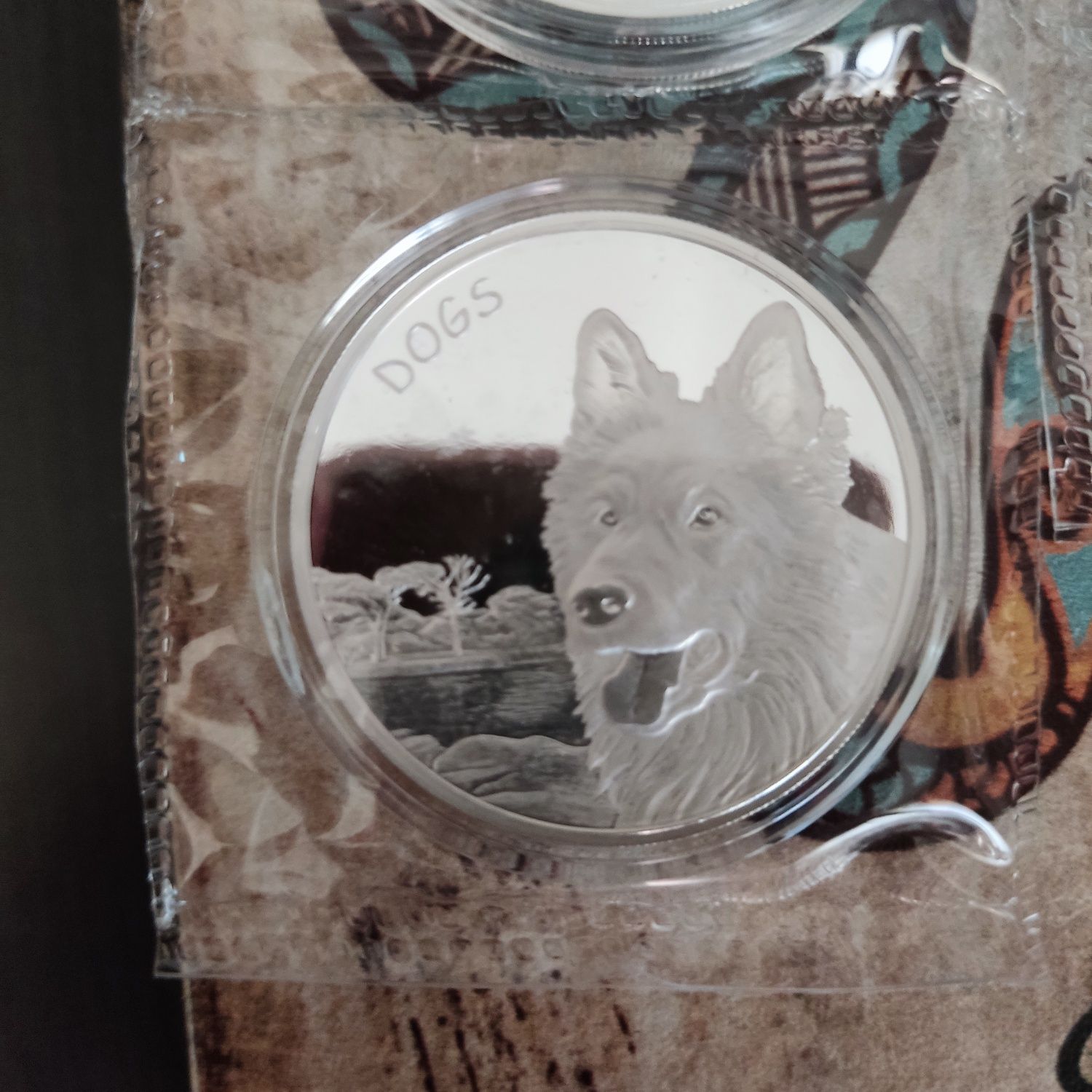 Монета собаки 2023 срібло 9999.999