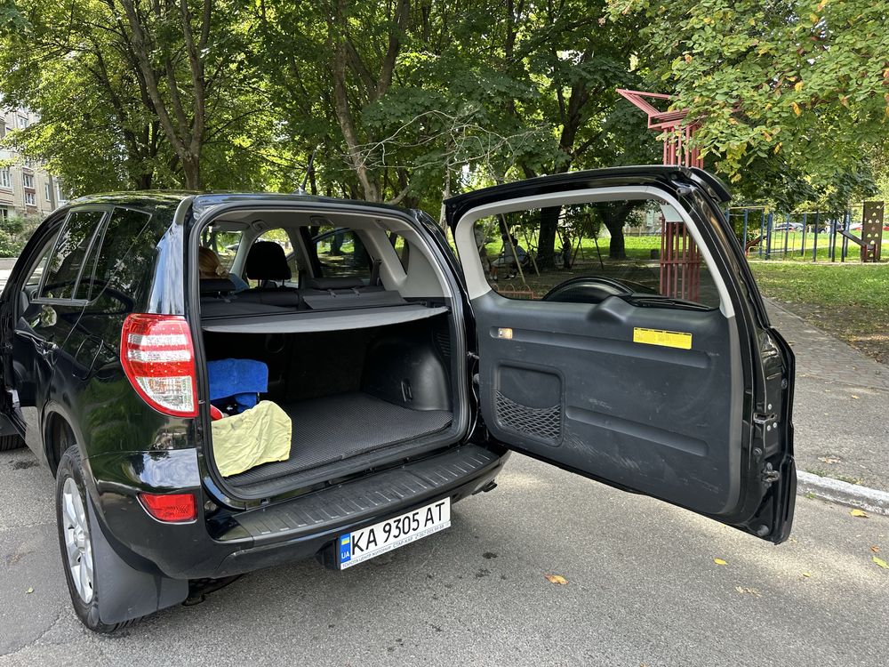 Toyota pav4 з ГБО 2011 рік автомат клімат і тд