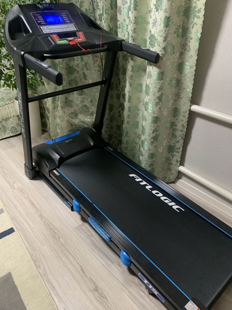 Продається бігова доріжка FitLogic T15