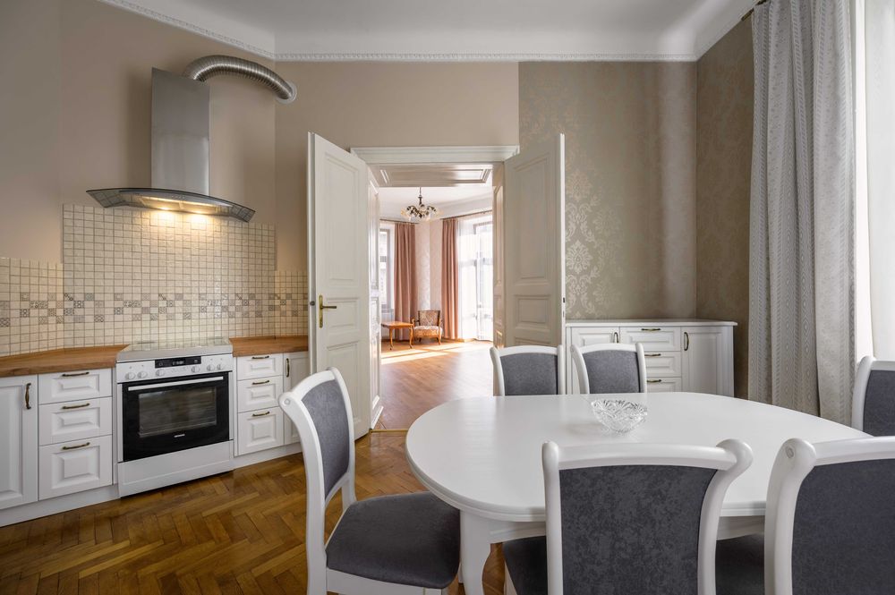 Оренда просторої 2к в історичному центрі.