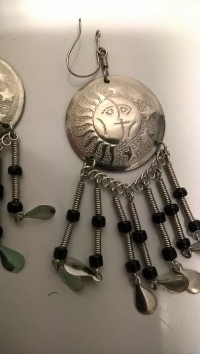 Brincos compridos Sol e Lua