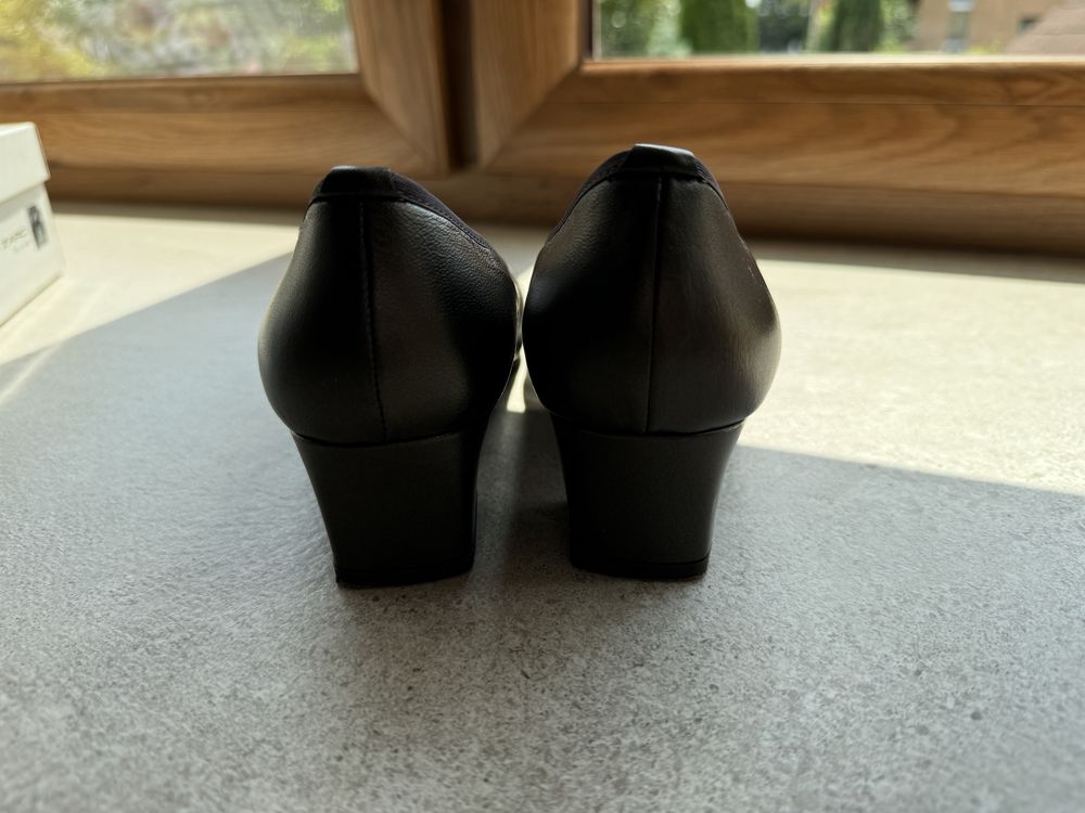 Buty wizytowe w stanie idealnym
