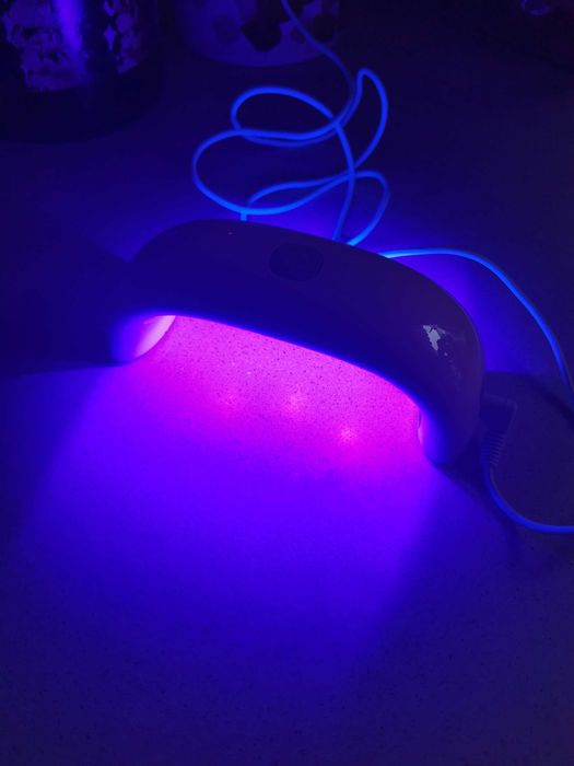 Lampa UV do manicure hybrydowego + gratisy