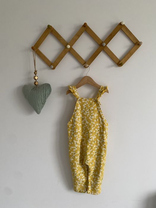 Ogrodniczki h&m 80 żółte drobne kwiatki falbanki