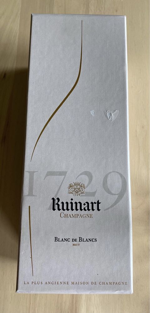 Бутылка с упаковкой от шампанского Ruinart Blanc de Blancs