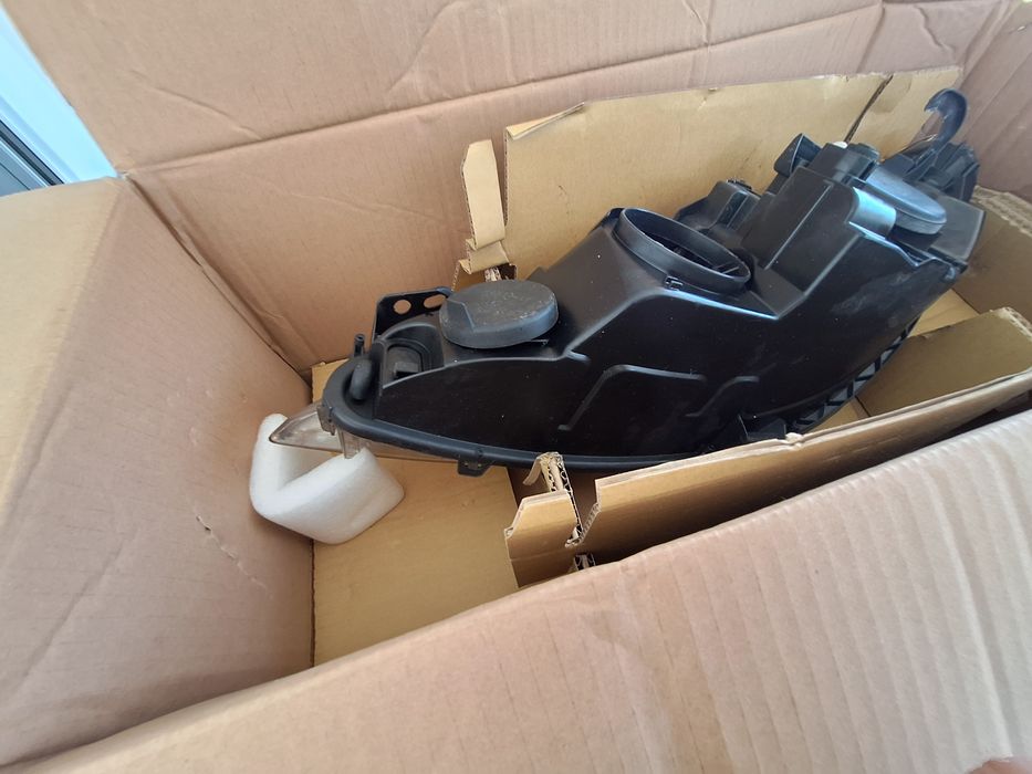 Faróis para PEUGEOT 308 SW de 2009 a 2011