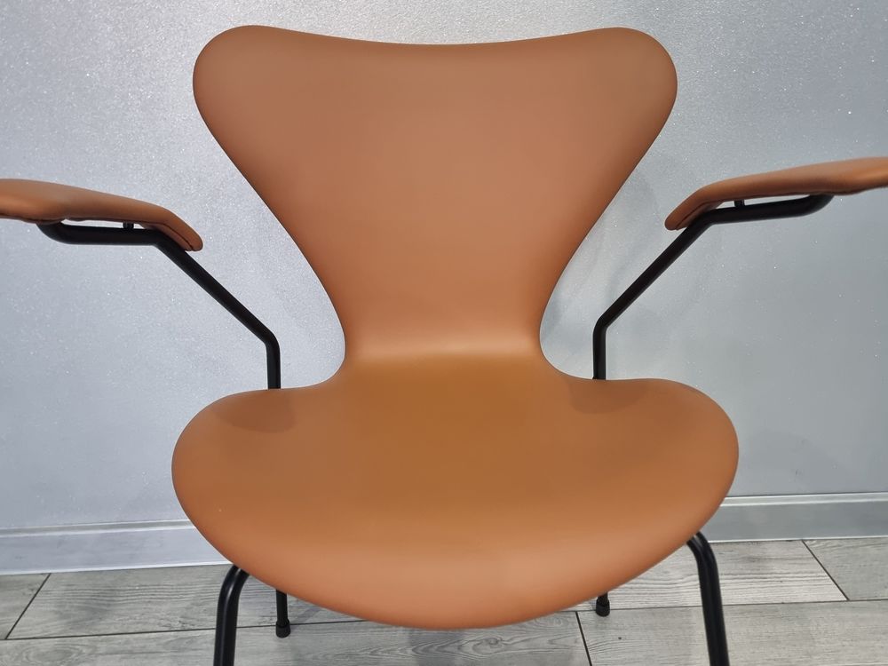 Krzesła Fritz Hansen Arne Jacobsen seria 3108