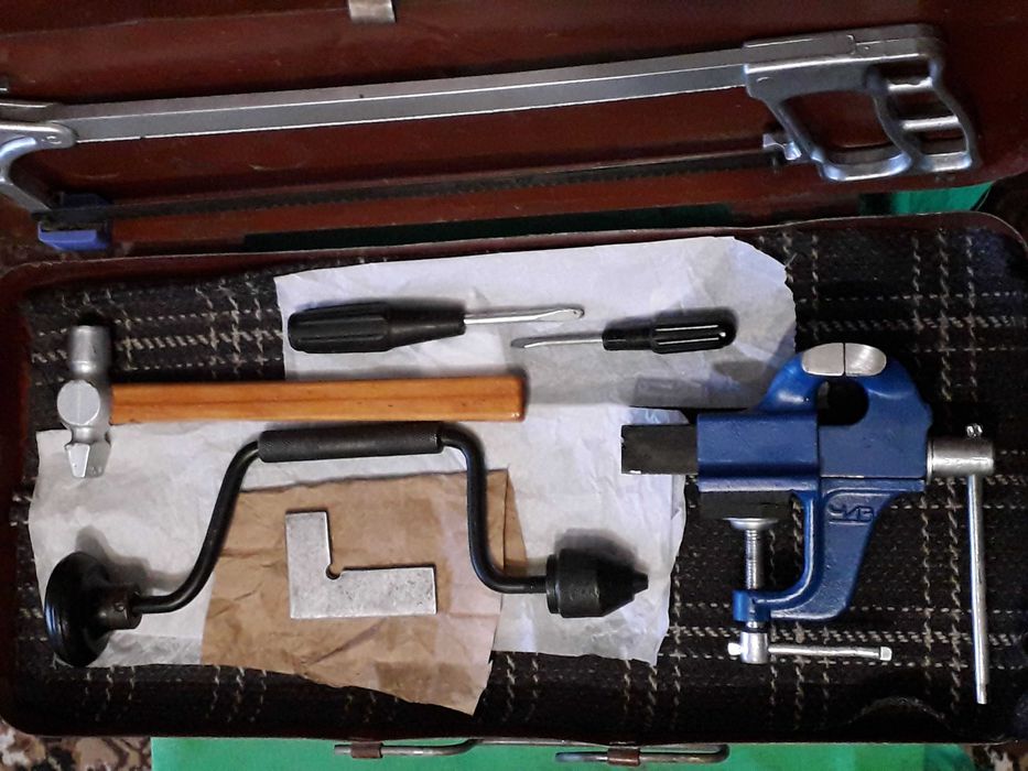 Набір слюсарного інструмента "Юний Технік"  ЧИЗ. Винт до лещат ЧИЗ.