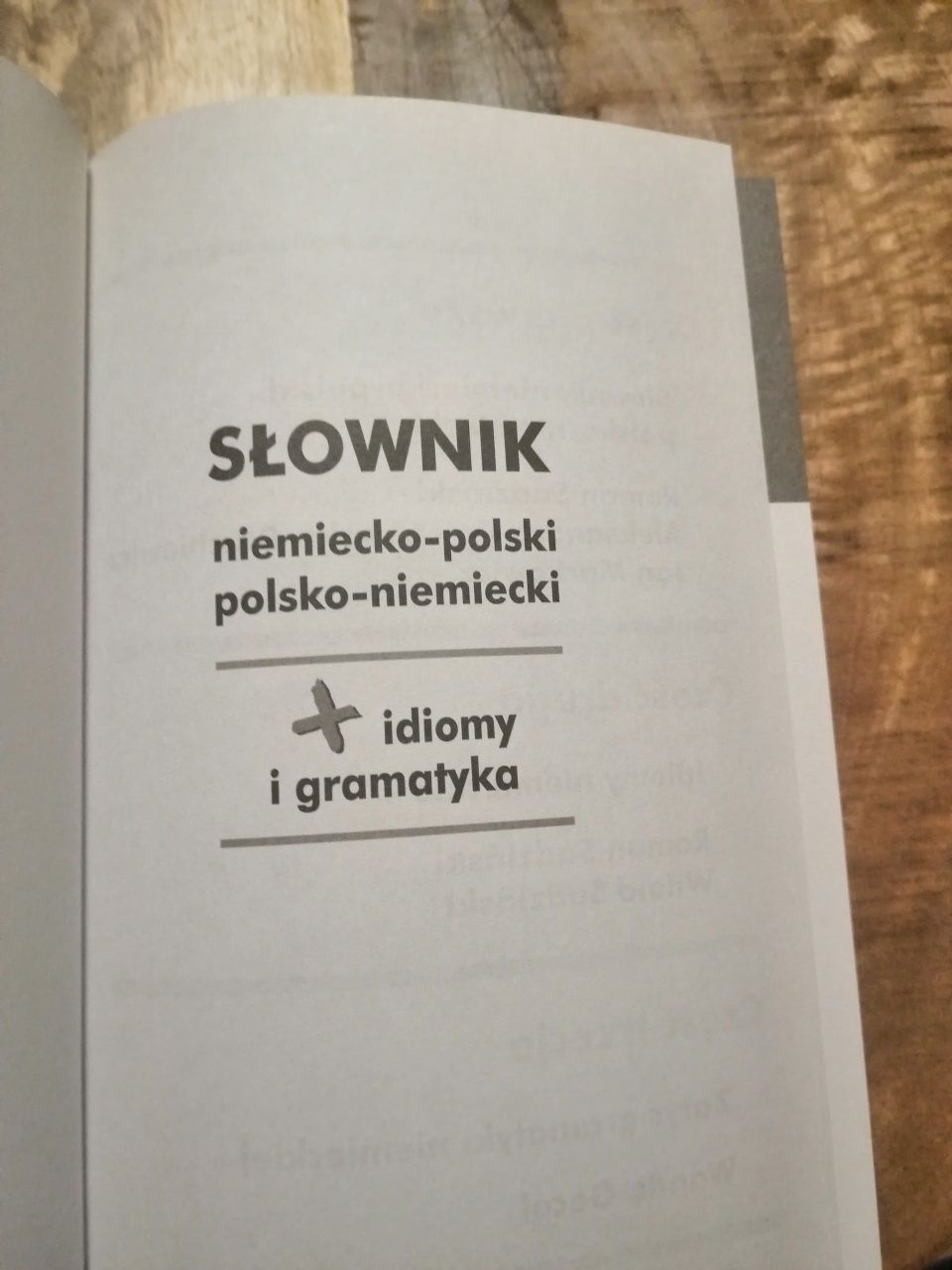 Szkolny słownik niemiecko - pol, pol - niemiecki. Idiomy i gramatyka