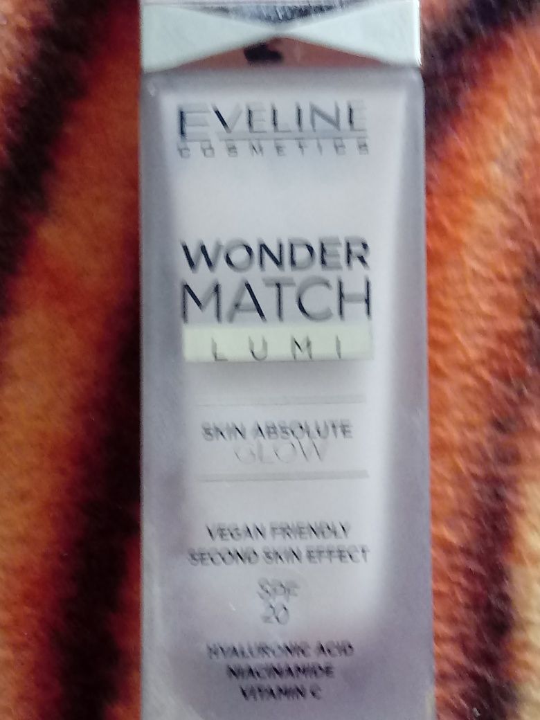 Podkład do twarzy Eveline wonder match lumi SPF 20