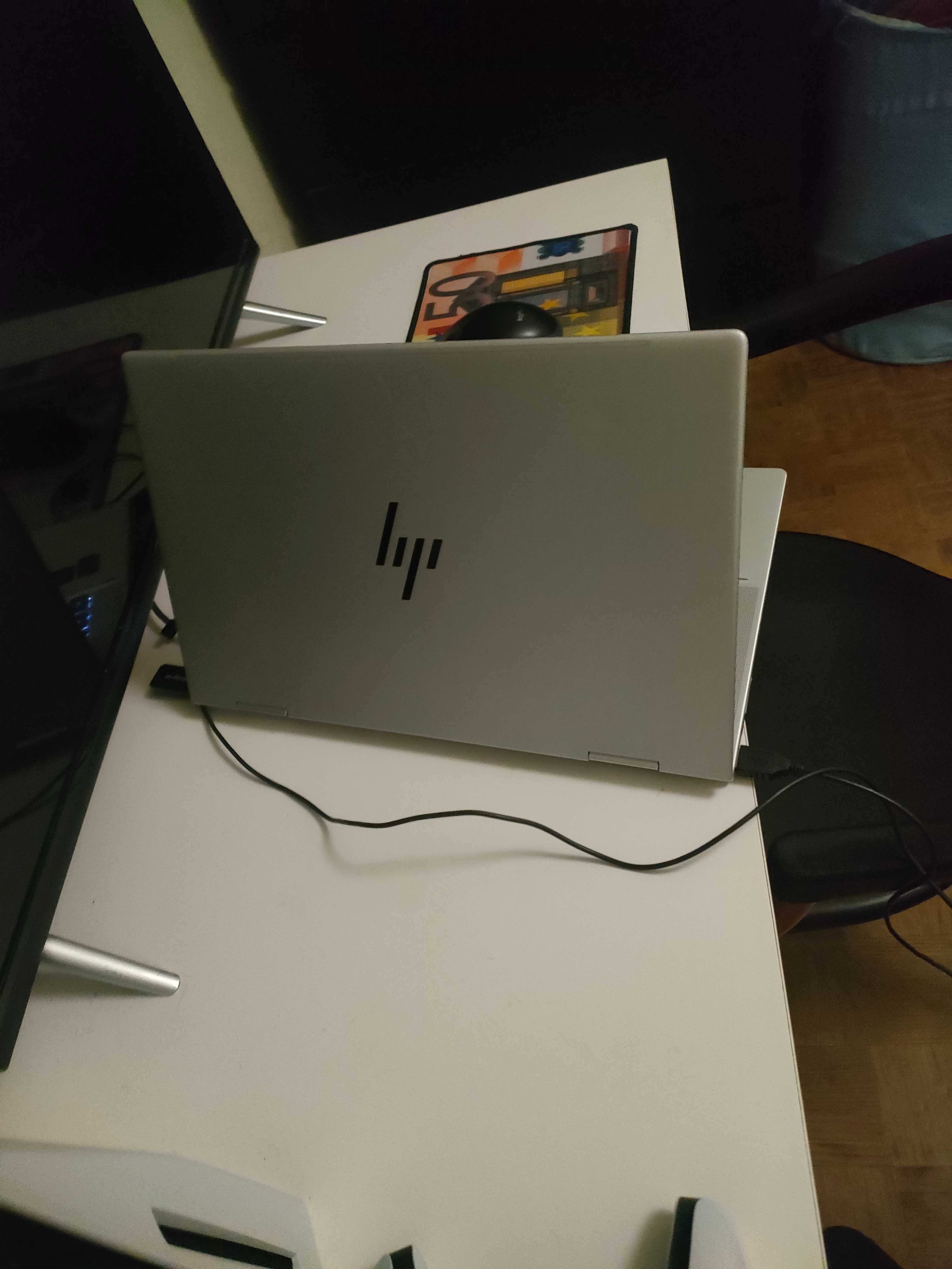 Portátil HP, visor digital.