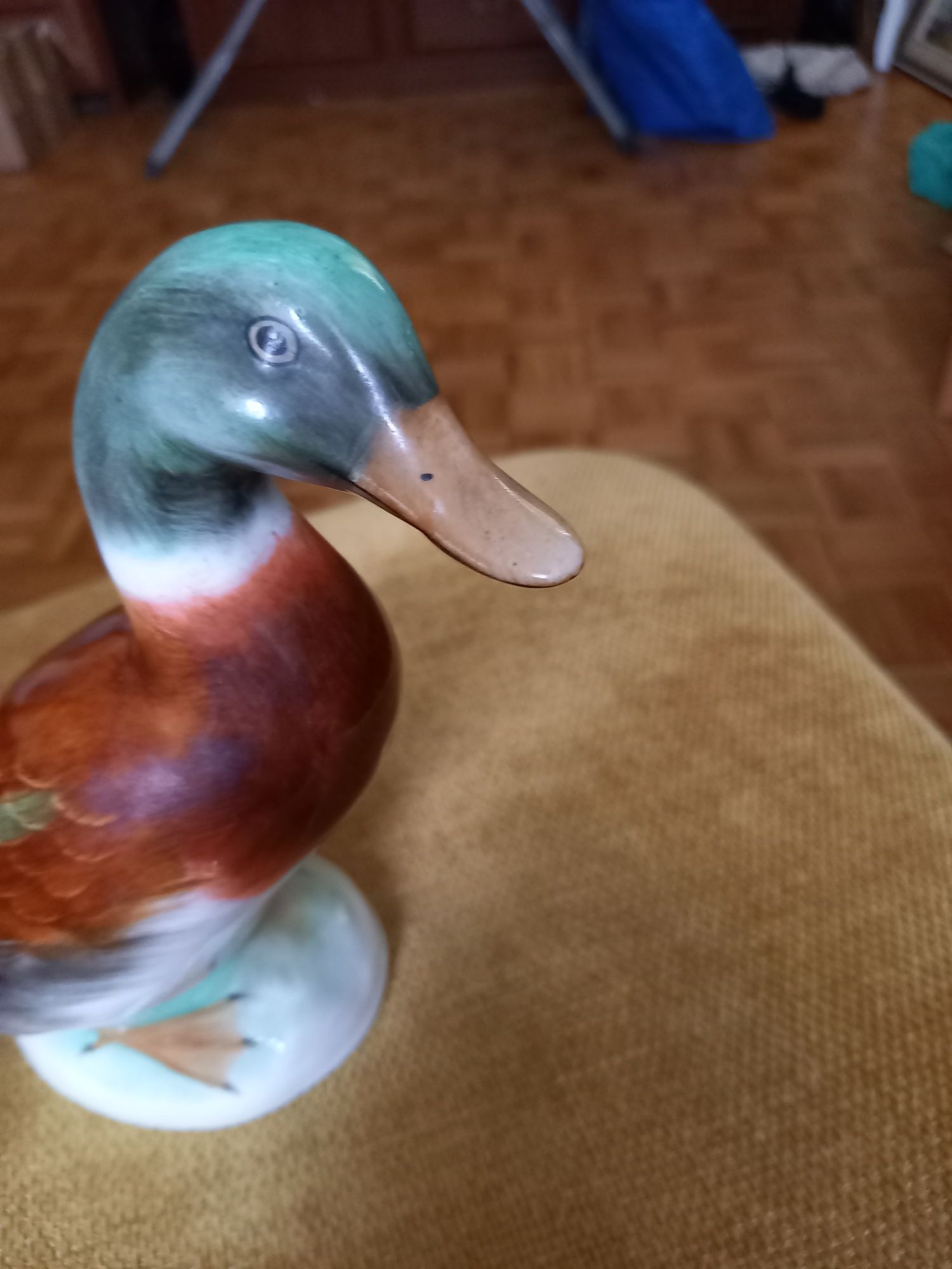Kaczka figurka.z porcelany lub ceramiki.