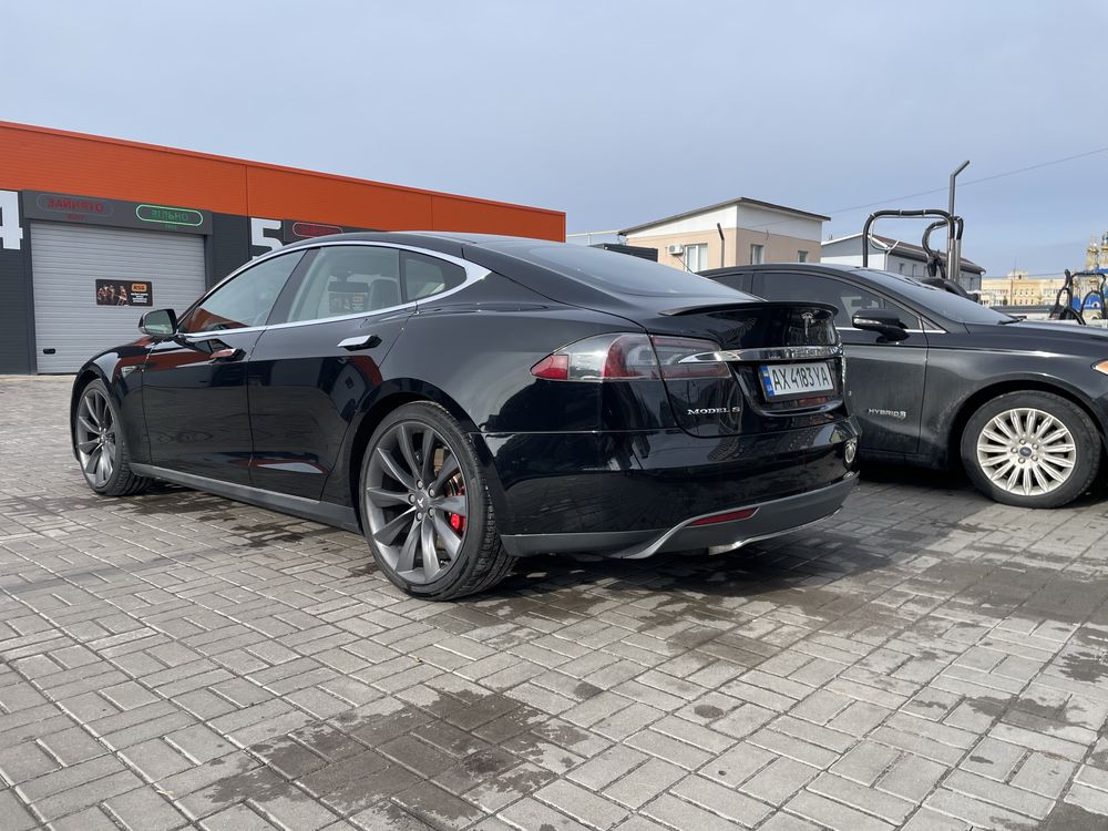 Tesla model s p85+