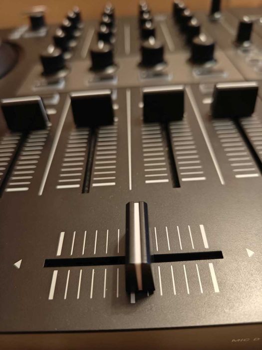 Native Instruments Kontrol S3 mikser