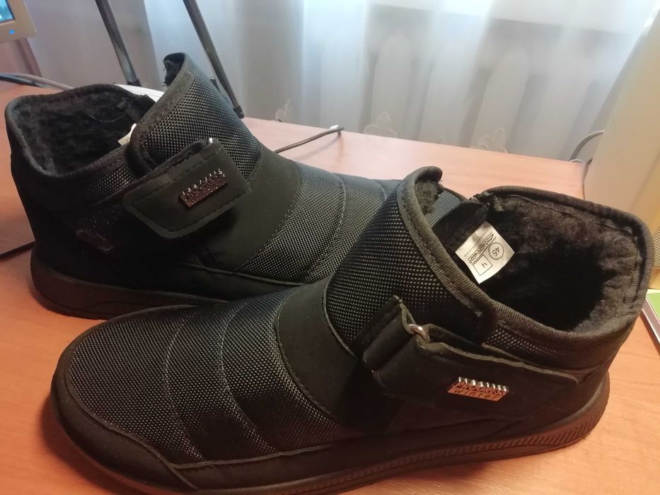 Продам новые мужские  зимние ботинки  45 раз.