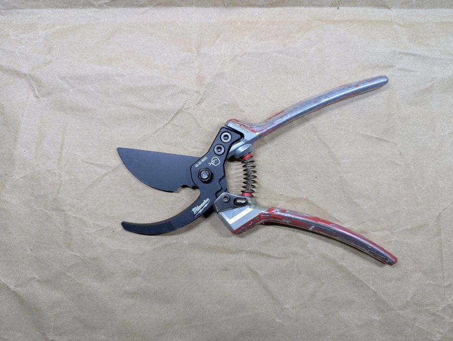 Секатор садовий ручний МіІwaukее 48-22-9365