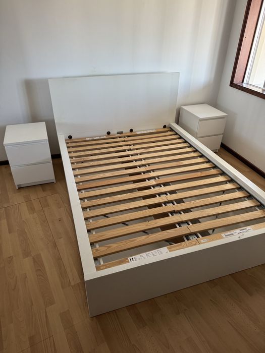 Cama de casal c/mesinhas 200x140