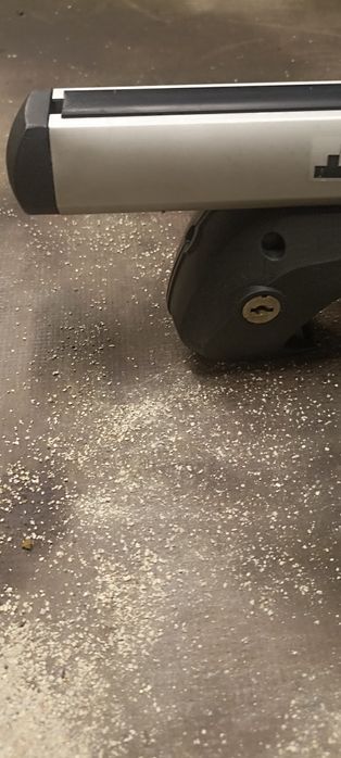 Boks dachowy+ relingi do boksu komplet