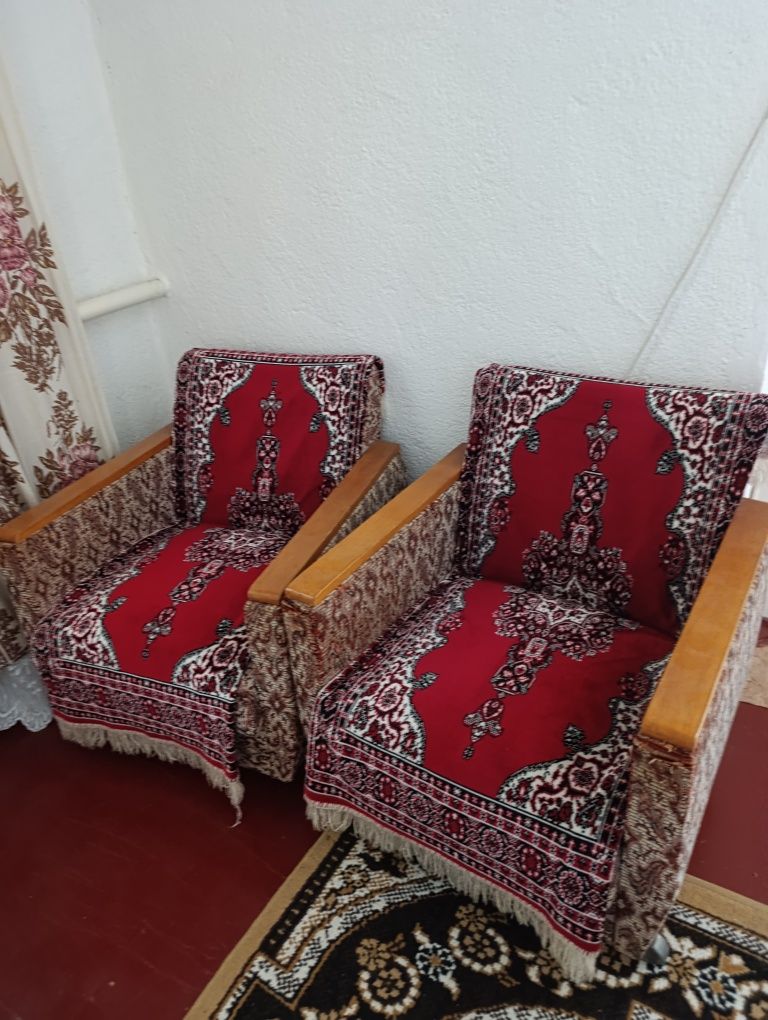 Продам диван і два крісла
