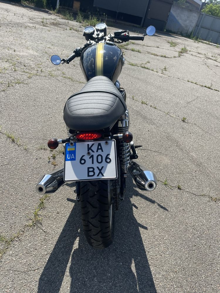 Triumph Thruxton 900