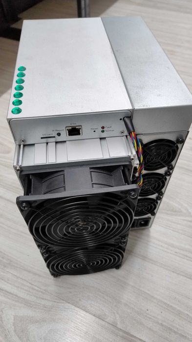 Antminer L7 , 9050.