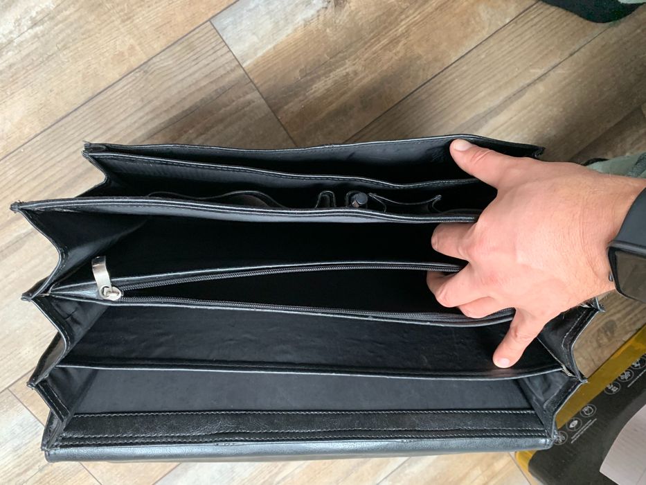 Czarna torba męska neseser