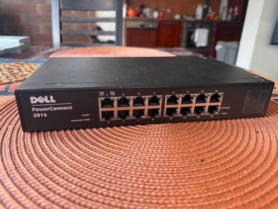Zarządzalny switch DELL PowerConnect 2816 ( 16x gigabit )