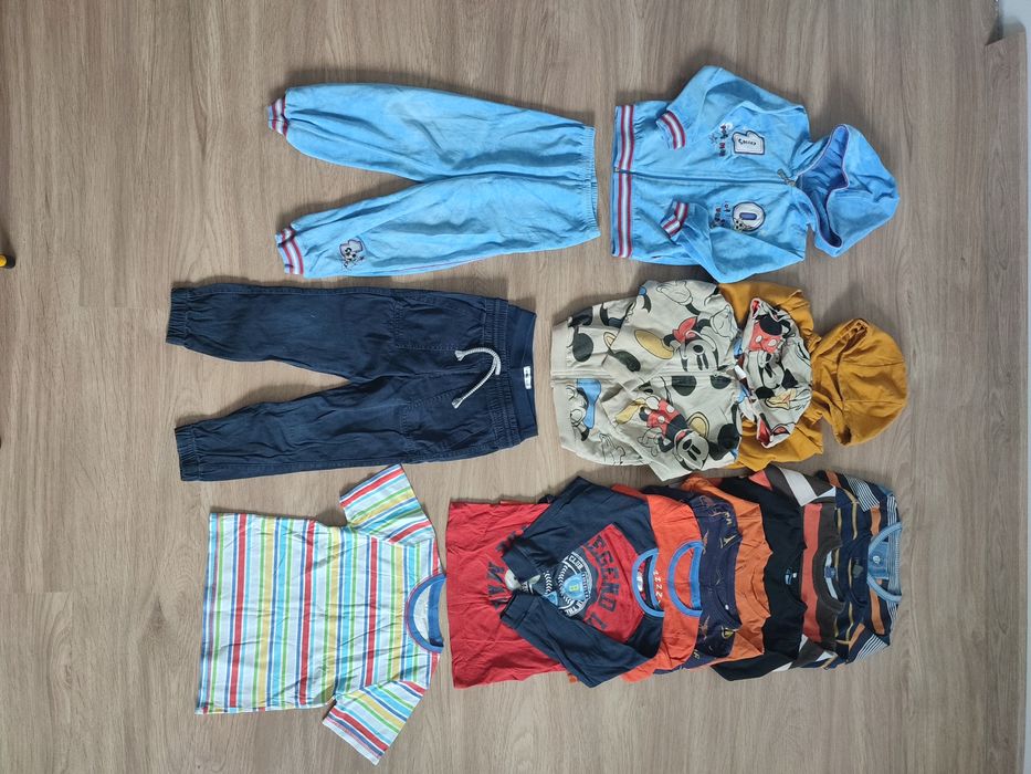 Ubranka dla chłopca r 104