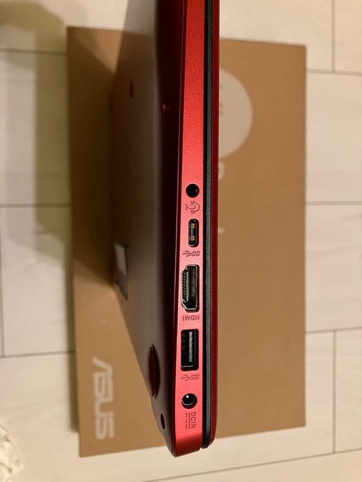 Laptop Asus Vivobook F510U czerowny