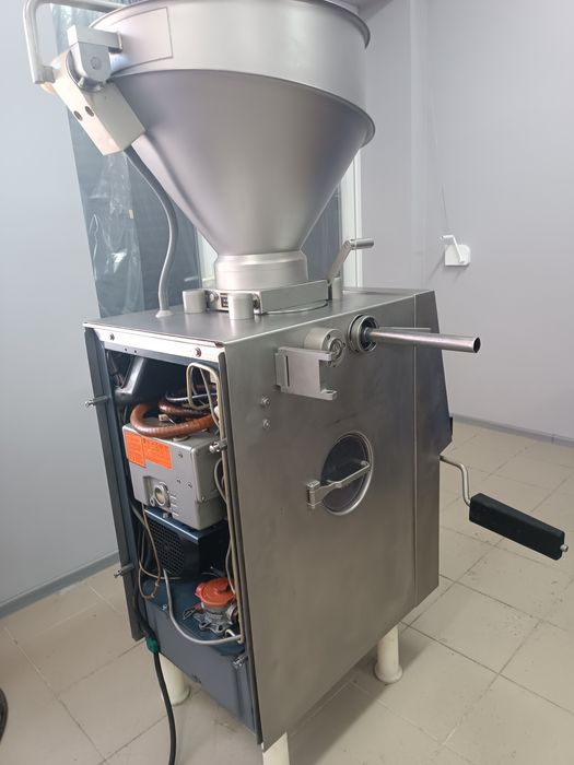 Шприц вакуумний роторний Handtmann vf 50