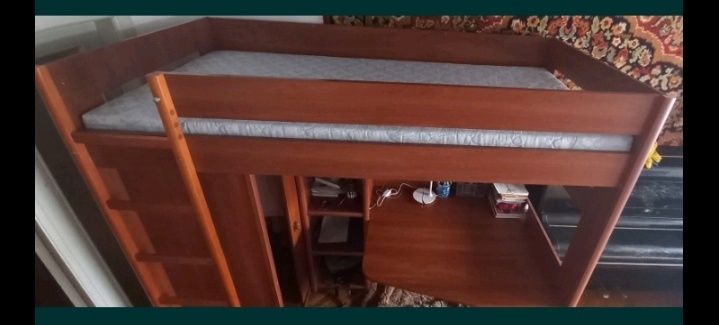 Дитяче ліжко, гірка.