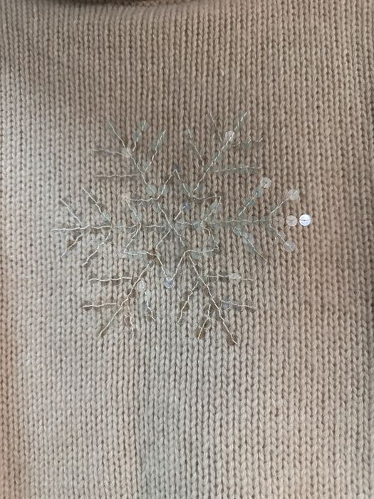 Нежный свитер под горло