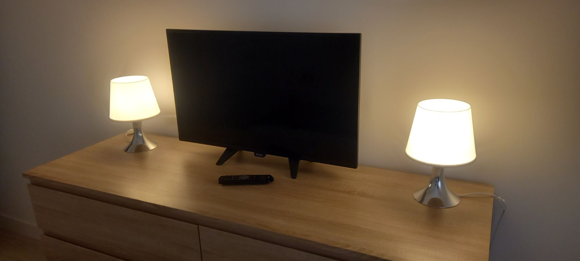 Candeeiros de mesa Ikea base cromada