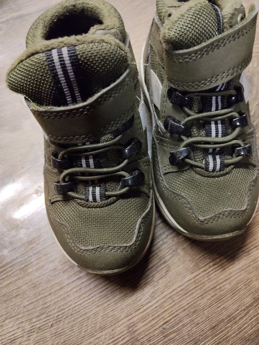 Теплі кросівки на осінь