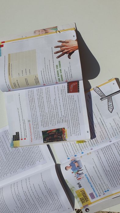 Xplore 11º Ano - Manual de Inglês e Caderno Atividades - Porto Editora