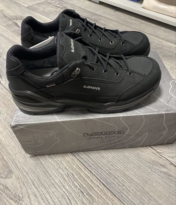 Кросівки LOWA чорні розмір 44