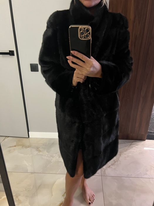 Продам норкову шубу