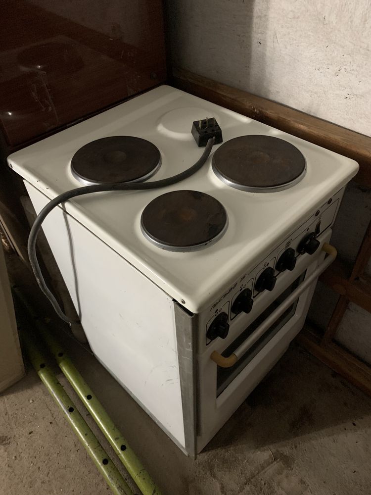 Продам плиту электрическую