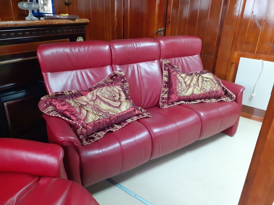 Шкіряний комплект меблі.Диван і крісло. Бренд.