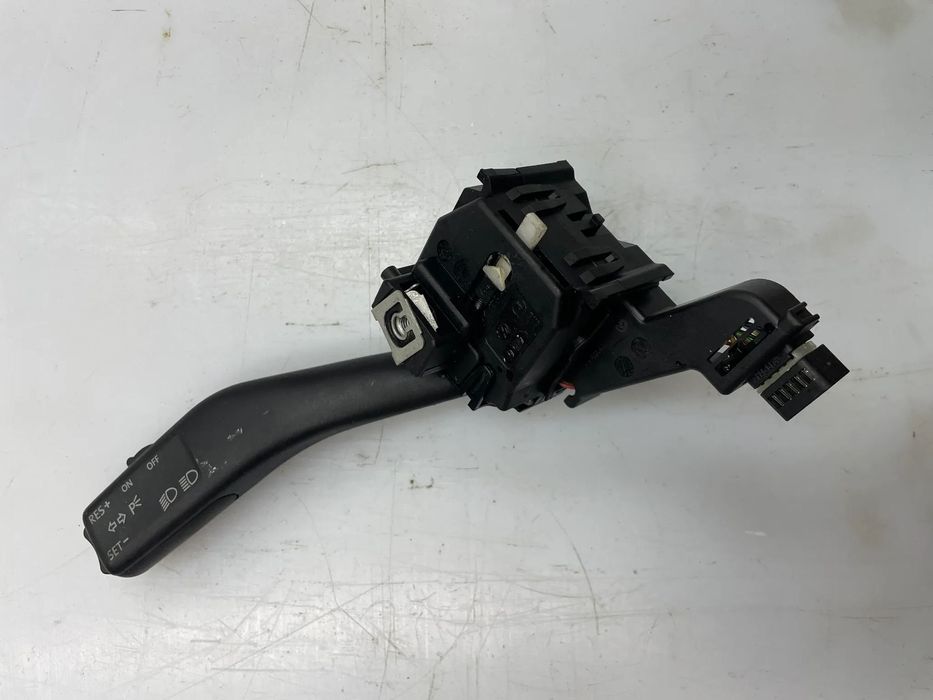 Przełącznik kierunkowskazów manetka Audi A3 8P Sportback 1K0953513A