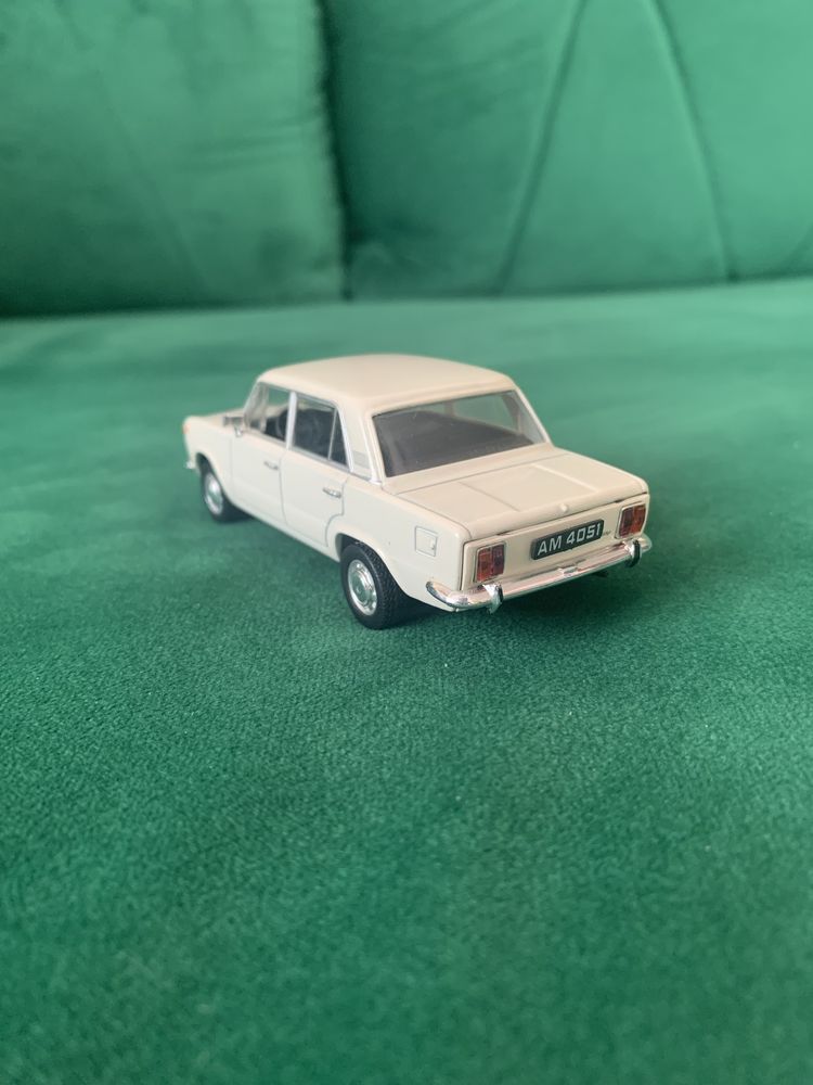 Polski Fiat 125P Kultowe Auta PRL-u nr 12 skala 1:43 DeAgostini