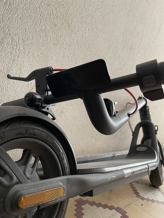 Trotinete Elétrica NAVEE V25 – Potência, Estilo e Mobilidade Urbana