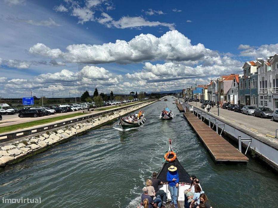 Moradia  Térrea com Sótão Beira Mar (para recuperar, inserida na Área
