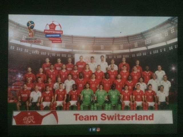 Futebol-Programa,Postal,Pin e Galhardete oficiais da Seleção da Suiça