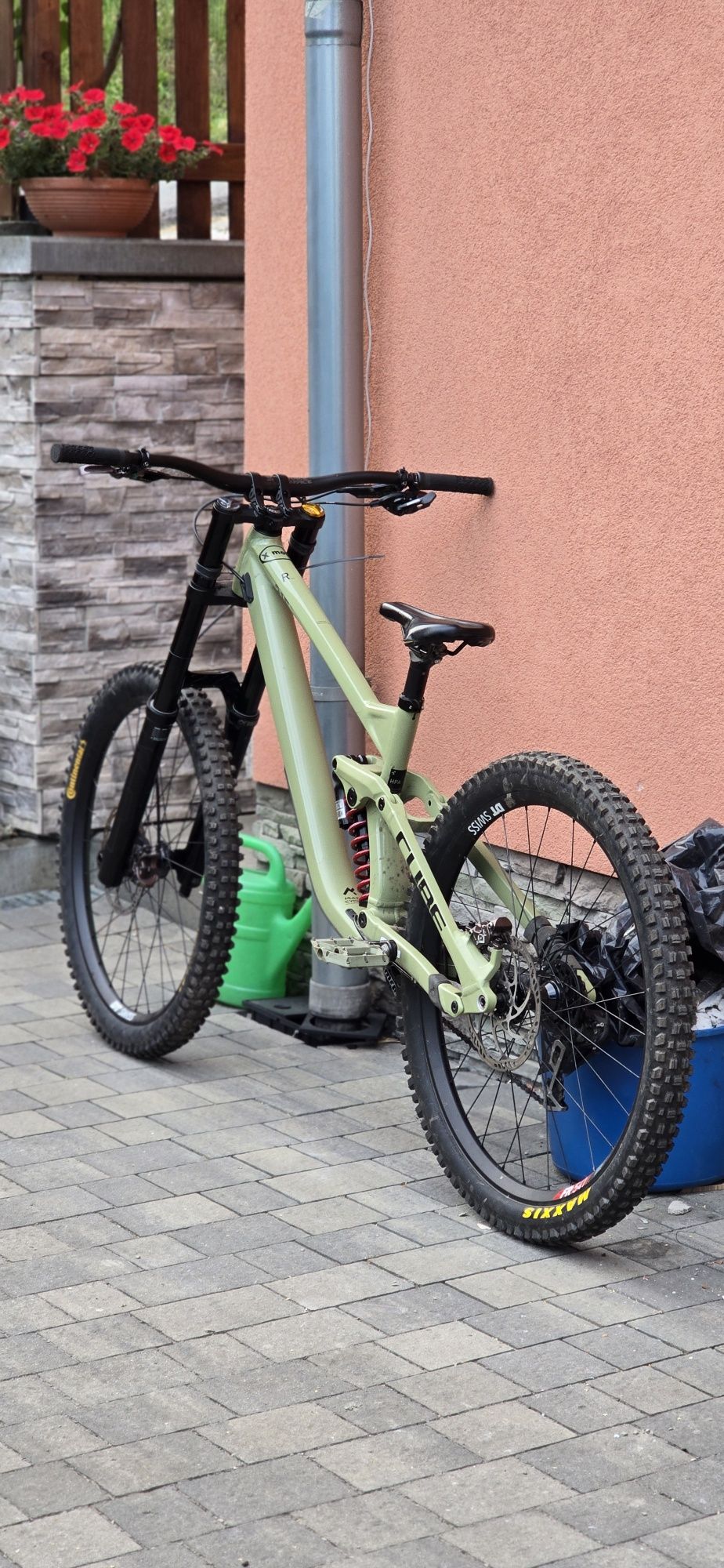 Cube Two15 Race Model 2024 Super Deluxe Dominion a4