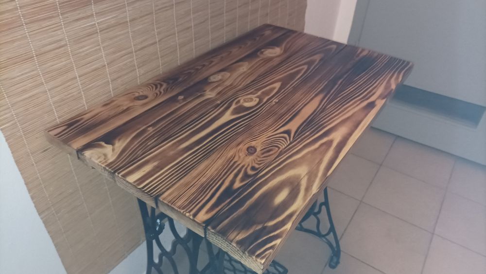 Stolik na podstawie Singer industrial