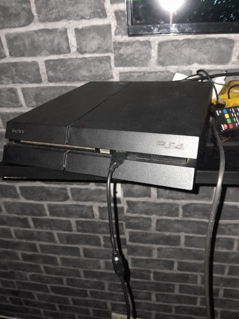 Playstation 4 de 1tera em bom estado